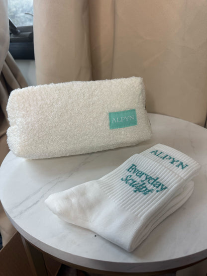 Alpyn Makeup Bag